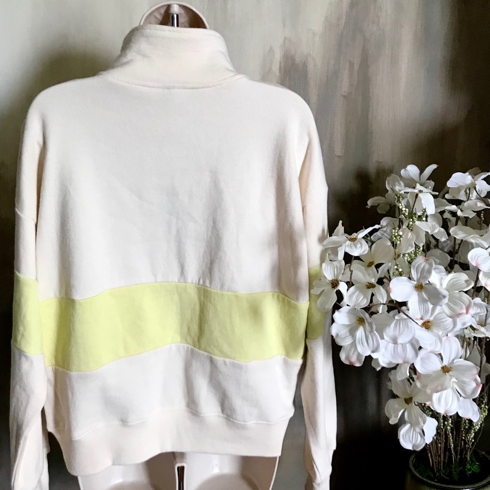 NWT Cute 1/4 Zip - Picture 3 of 3